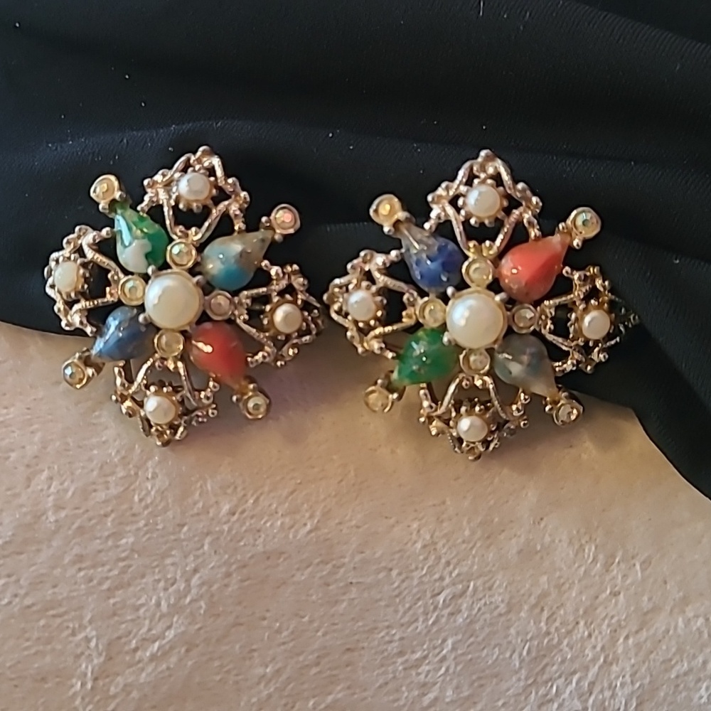 Earrings Sarah Coventry Maltese Cross Foul Cab Faux Pearl's